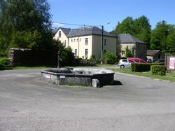 Chasse-roue sur fontaine octogonale - Sugny
