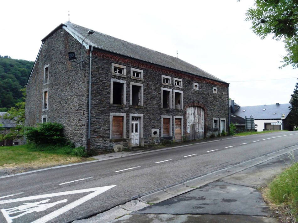 Rue de Charleville en face église (1).jpg