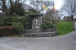 Borne-potale du Sacré-Coeur  et monument aux morts- Nafraiture
