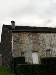 Toit en lauze "faisiaux" avec lignolets "corbeaux" - Membre