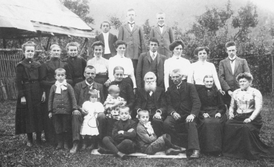 Joseph PIERRET et famille.jpg