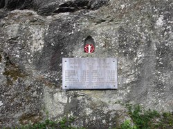 Plaque commémorative et potale Notre-Dame du Maquis - Alle