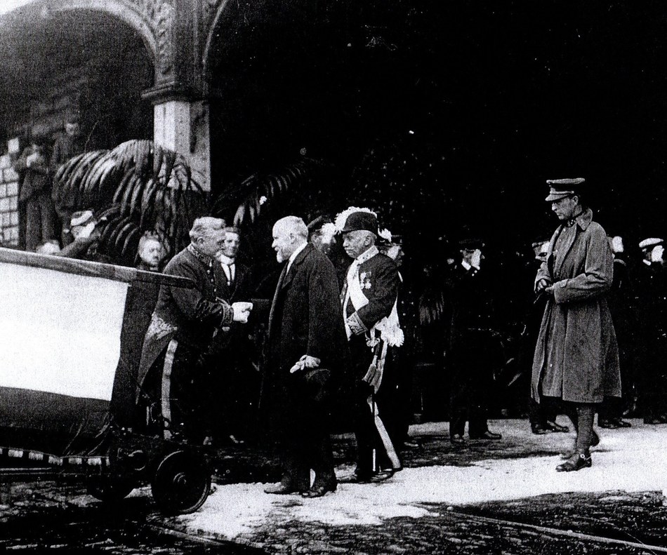 MR-999-07        A. PIERRARD rencontre POINCARE et ALBERT 1er.jpg