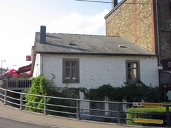Toit en lauze avec corbeaux - Bohan