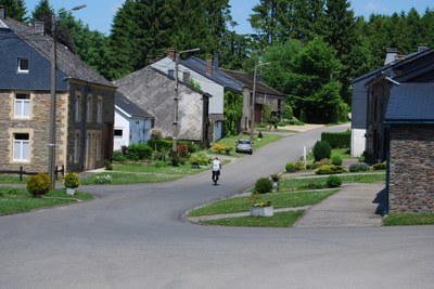 2010 - Bagimont - été - rue village (JM Verday Ardenne namuroise) .JPG