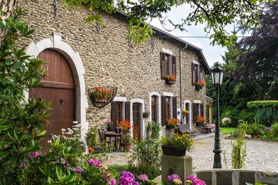 2014 - Hérisson - Eté - Village Maison redim.jpg