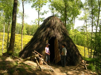 2014 - Sugny - printemps - hutte bucheron redim.jpg